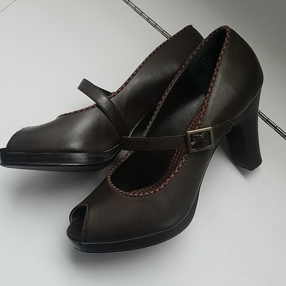 Retro Style Peep-toe Mary Jane Heels with Buckle - Picture 5 of 8